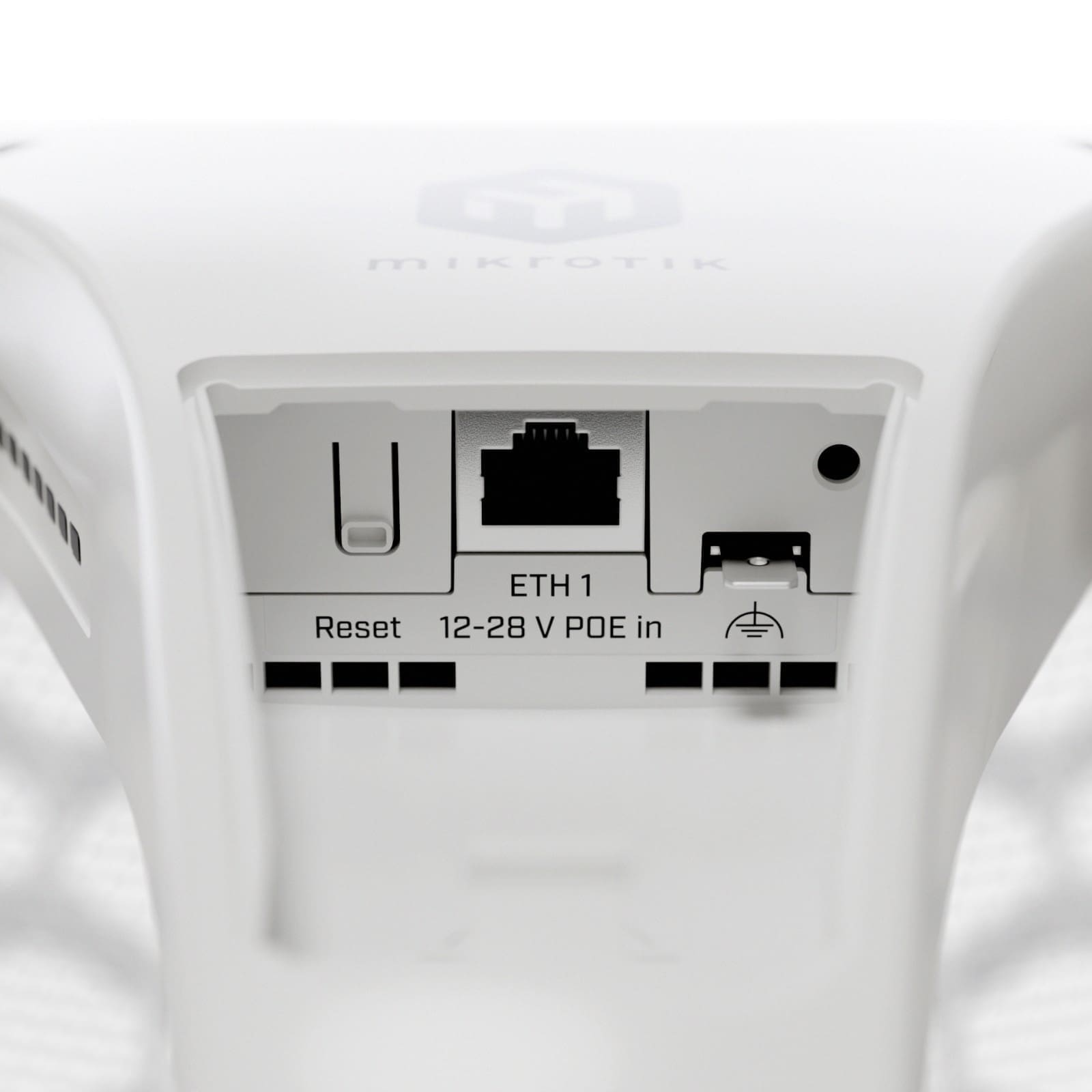 Mikrotik LHG XL 5 (LHG-5AXD-XL) – CPE XL WiFi 6 para enlaces de largo alcance - Imagen 3